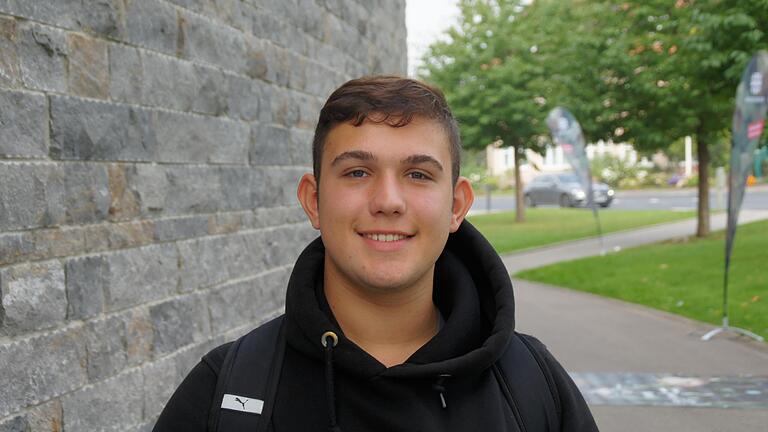 'Wenn es möglich ist, will ich studieren' - Nik Sufizada (16) aus Bad Neustadt. 'Wenn es möglich ist, will ich studieren' - Nik Sufizada (16) aus Bad Neustadt.
