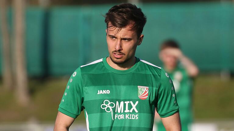 Felix Lehrmann hatte mit einem platzierten Schuss aus 30 Metern die größte Torchance für den TSV Abtswind im Bayernliga-Auswärtsspiel beim ASV Neumarkt. Felix Lehrmann hatte mit einem platzierten Schuss aus 30 Metern die größte Torchance für den TSV Abtswind im Bayernliga-Auswärtsspiel beim ASV Neumarkt. 