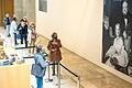 Mit Maske ins Museum: Dieser Besuchergruppe hier im Museum Georg Schäfer macht das nichts aus.