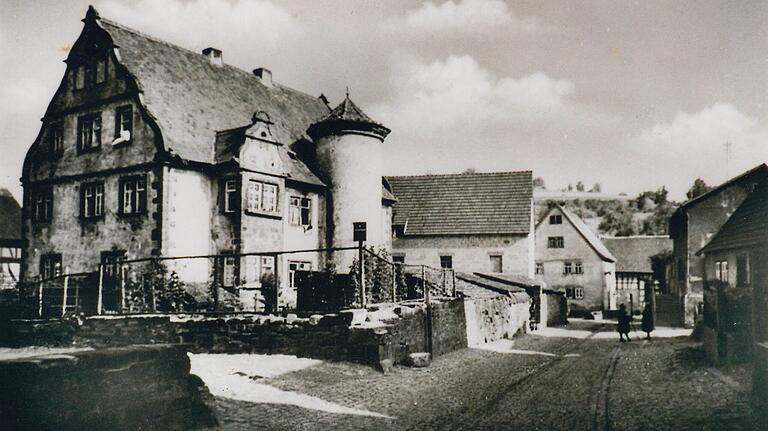 Das 'Fronhofer Schlösschen' in Burgsinn ist heute in Privatbesitz. Das 'Fronhofer Schlösschen' in Burgsinn ist heute in Privatbesitz.