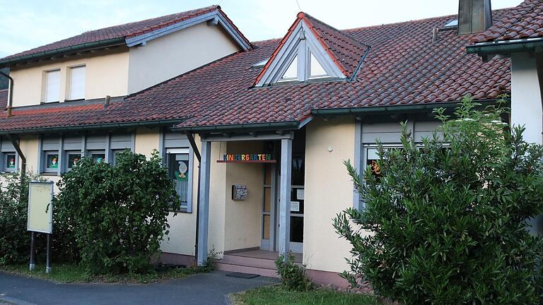 Die Kindertagesstätte St. Sebastian, die die Gemeinde von der Kirchenstiftung gekauft hat, soll saniert und erweitert werden.