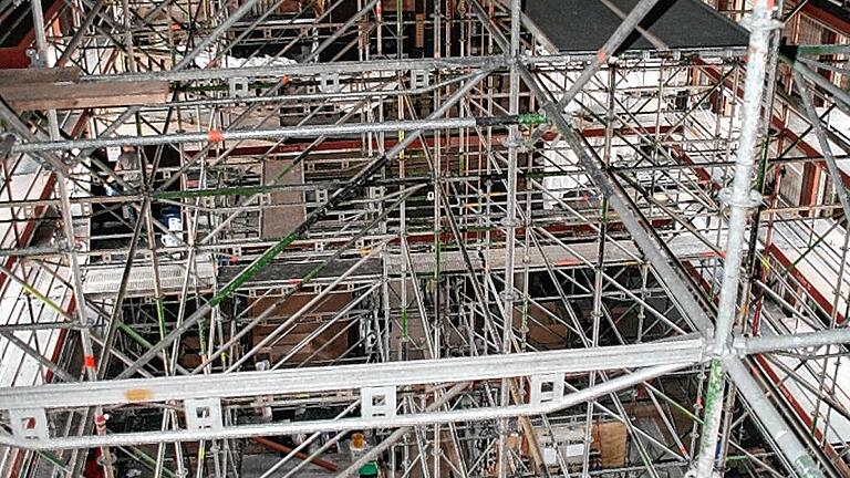 Das Gerüst, das den Chorraum komplett ausfüllt, ist gigantisch. Das Gerüst, das den Chorraum komplett ausfüllt, ist gigantisch.