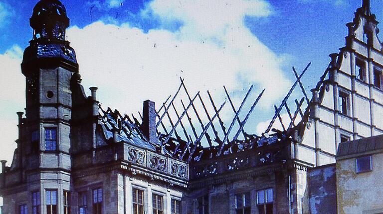 Das Rathaus am Dienstag, 21. April 1959. Das Rathaus am Dienstag, 21. April 1959.