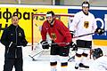 Vorbereitung       -  Bundestrainer Marco Sturm (l) sieht das deutsche Team auf Augenhöhe mit der Slowakei. Foto: Monika Skolimowska