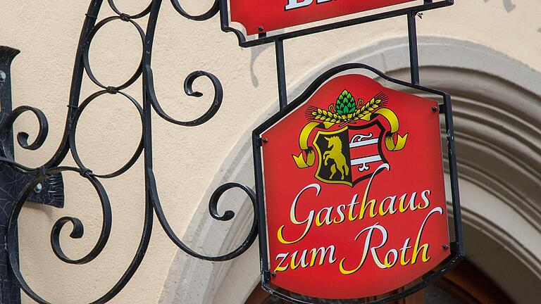 Der traditionsreiche Name Roth ist nach mehreren Jahren Pause wieder fester Bestandteil des Gasthaus-Schriftzuges. Der traditionsreiche Name Roth ist nach mehreren Jahren Pause wieder fester Bestandteil des Gasthaus-Schriftzuges.