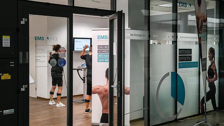 Es wird trainiert: Weil EMS-Studios nicht zu Fitnessstudios zählen, dürfen diese auch während des 'Lockdown light' öffnen.