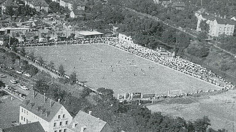 Der ehemalige Kickers-Platz an der Randersackerer Straße. Hier war der Hamburger SV zwei Mal zu Gast. Der ehemalige Kickers-Platz an der Randersackerer Straße. Hier war der Hamburger SV zwei Mal zu Gast.
