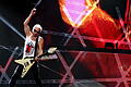 2015 Incheon Pentaport Rock Festival.jpeg       -  Rudolf Schenker in typischer Windmühlen-Pose.
