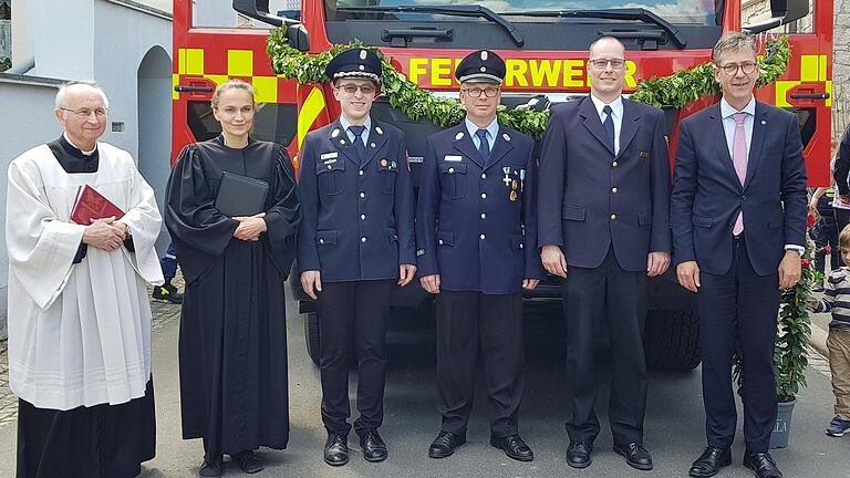 Pfarrer Msgr. Otto Barth, Pfarrerin Ronja Vinzent, 1. Vorsitzender Raphael Wirth, Stv. Kommandant Volker Stauder, Ltd. Branddirektor Harald Rehmann, OB Christian Schuchardt.