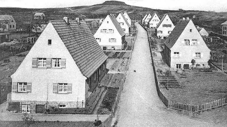 Die Bodensteinstraße wurde als erste Siedlung Karlstadts um 1935/36 gebaut. Die Bodensteinstraße wurde als erste Siedlung Karlstadts um 1935/36 gebaut.