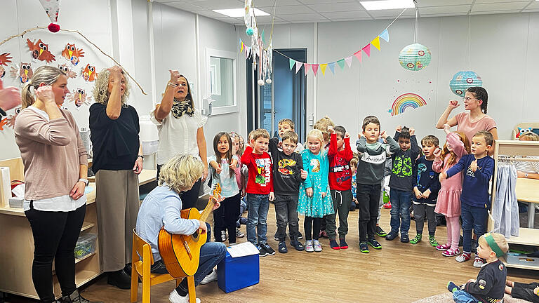 Die Kinder freuen sich über mehr Platz.       -  Die Kinder freuen sich über mehr Platz.