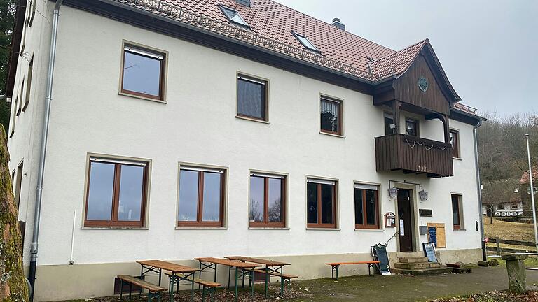 Streit um die Bewirtschaftung: Der Rhönklub-Zweigverein Schweinfurt sucht einen neuen Pächter für sein Schweinfurter Haus. Der bisherige bewirtschaftet den Berggasthof aber noch und will aktuell auch noch nicht gehen.&nbsp;