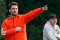 Trainer Julian Bohlender zeigt an, wohin es für den SC Schwarzach gehen soll: nach oben. Mit ihrem Sieg im Kreisliga-Nachholspiel gegen die FG Marktbreit-Martinsheim haben die Schwarzacher weiterhin alle Chancen, auf dem direkten Weg in die Bezirksliga aufzusteigen.