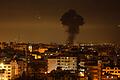 Gazastreifen.jpeg       -  Rauch und Flammen steigen nach israelischen Luftangriffen über Gaza-Stadt auf.