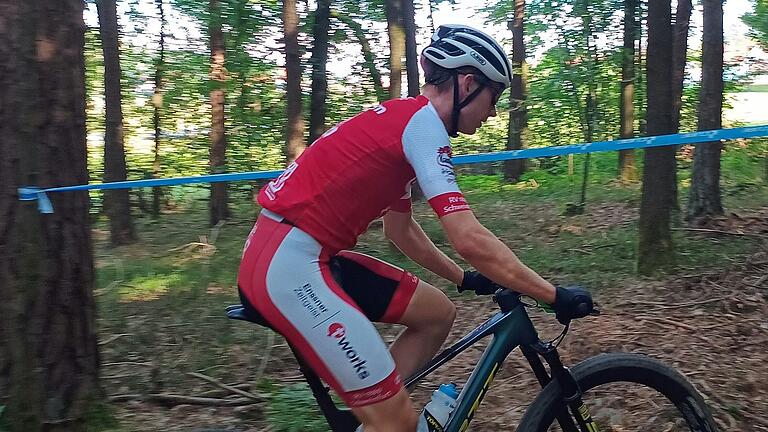 Auf dem Foto: Martin Schirmer beim Cube Cup in Schneckenloh. Auf dem Foto: Martin Schirmer beim Cube Cup in Schneckenloh.