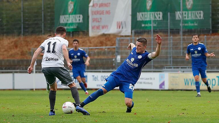 Der Kapitän des FV 04 Würzburg Dennie Michel (rechts), hier in einer anderen Partie, brachte seine Mannschaft in Ingolstadt per Elfmeter in Führung. Der Kapitän des FV 04 Würzburg Dennie Michel (rechts), hier in einer anderen Partie, brachte seine Mannschaft in Ingolstadt per Elfmeter in Führung.