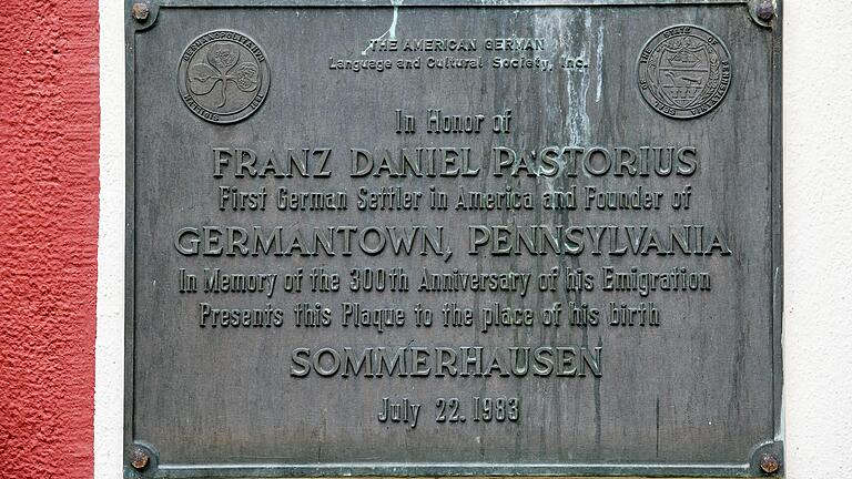 Franz Daniel Pastorius war der erste offizielle deutsche Einwanderer. Sein Geburtshaus steht in Sommerhausen am Main. Franz Daniel Pastorius war der erste offizielle deutsche Einwanderer. Sein Geburtshaus steht in Sommerhausen am Main.