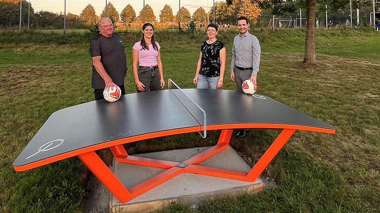 Auf dem Foto von links Jugendbeauftragter Udo Müller, Jugendbeauftragte Anna Müller, Jugendbeauftragte Julia Rübig und Erster Bürgermeister Manuel Kneuer. Auf dem Foto von links Jugendbeauftragter Udo Müller, Jugendbeauftragte Anna Müller, Jugendbeauftragte Julia Rübig und Erster Bürgermeister Manuel Kneuer.