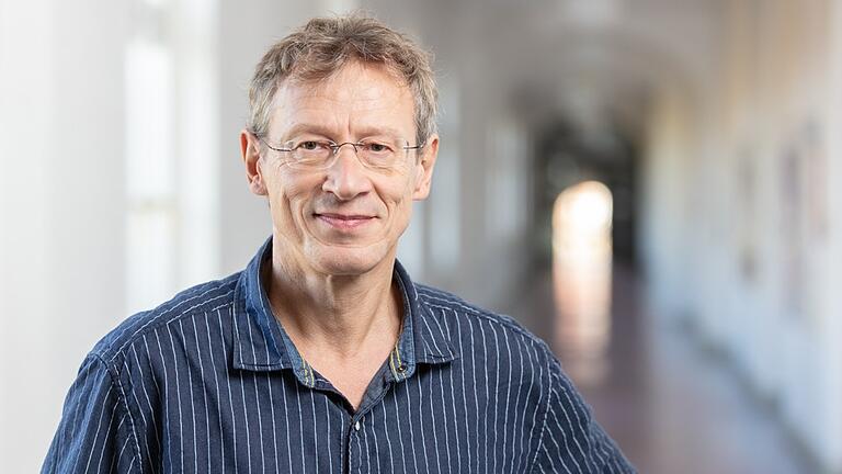 Johannes Jung ist Professor für Grundschulpädagogik und Didaktik. Außerdem ist er akademischer Direktor des Lehrstuhls für Pädagogik an der Uni Würzburg. Johannes Jung ist Professor für Grundschulpädagogik und Didaktik. Außerdem ist er akademischer Direktor des Lehrstuhls für Pädagogik an der Uni Würzburg.