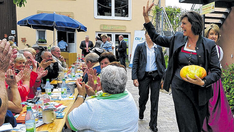 Der Kürbis darf mit: Ilse Aigner zieht weiter.
