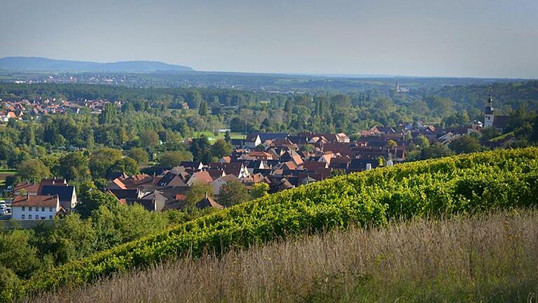 Die Beschaulichkeit trügt: In Mainstockheim im Landkreis Kitzingen sorgte die Auseinandersetzung mit Asylbewerbern aus dem Kosovo für Unfrieden. Die Beschaulichkeit trügt: In Mainstockheim im Landkreis Kitzingen sorgte die Auseinandersetzung mit Asylbewerbern aus dem Kosovo für Unfrieden.