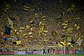 Dortmund-Fans       -  Die 36 Proficlubs der Fußball-Bundesliga und der 2. Bundesliga haben in der vergangenen Spielzeit so viele Tickets verkauft wie nie zuvor.