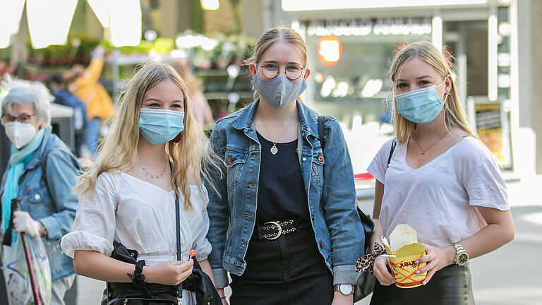 Bei steigenden Inzidenz-Zahlen können weitere Einschränkugen oder auch eine Maskenpflicht im Freien angeordnet werden. Doch die Zahlen der unterschiedlichen Behörden differieren oft erheblich.&nbsp;