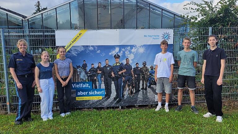 Spannende Einblicke erhaschten sich die Teilnehmenden beim Schülerpraktikum bei der Marktheidenfelder Polizei. Spannende Einblicke erhaschten sich die Teilnehmenden beim Schülerpraktikum bei der Marktheidenfelder Polizei.