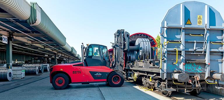 Verladestation: Fast der gesamte Stahl für ZF in Schweinfurt wird mit Zügen angeliefert. Verladestation: Fast der gesamte Stahl für ZF in Schweinfurt wird mit Zügen angeliefert. 