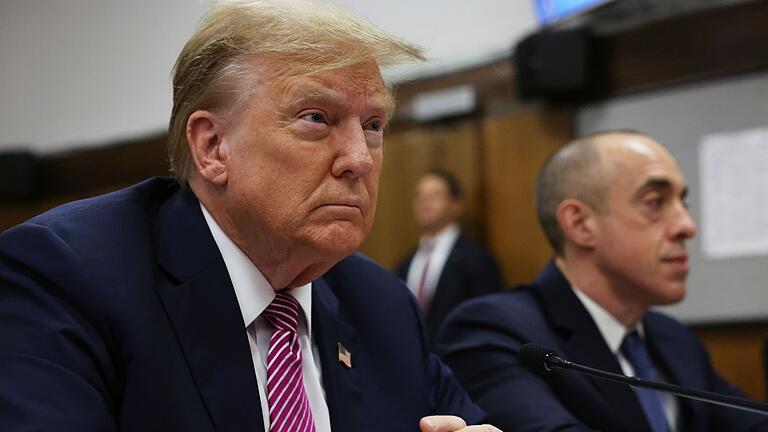 Donald Trump.jpeg - Vor dem Gerichtsgebäude in New York, in dem der Schweigegeld-Prozess gegen Ex-US-Präsident Donald Trump stattfindet, hat sich ein Mann in Brand gesetzt. Donald Trump.jpeg - Vor dem Gerichtsgebäude in New York, in dem der Schweigegeld-Prozess gegen Ex-US-Präsident Donald Trump stattfindet, hat sich ein Mann in Brand gesetzt.