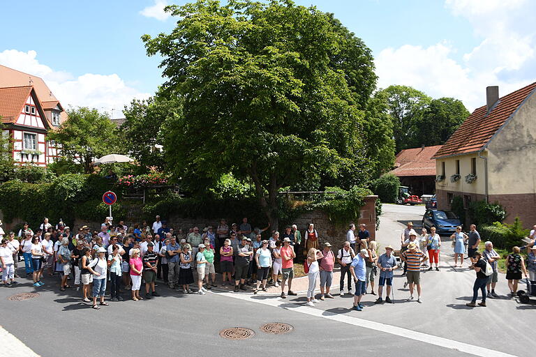 Die Eröffnungsfeier für den neuen Kulturweg in Uettingen stieß auf großes Interesse. Die Eröffnungsfeier für den neuen Kulturweg in Uettingen stieß auf großes Interesse.