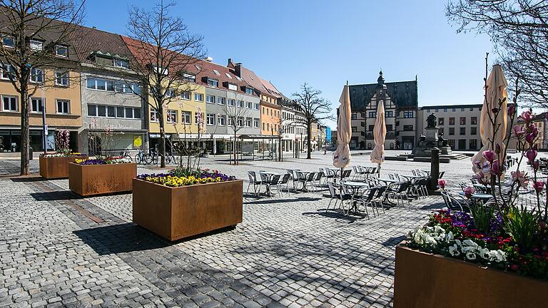 Kein Leben in der Stadt: Wie auf diesem Bild des Marktplatzes an einem Sonntag im März während der durch die Coronakrise bedingten Ausgangsbeschränkungen zu sehen, liegt das gesellschaftliche und wirtschaftliche Leben im Moment brach. Mit gravierenden finanziellen Folgen auch für die Stadt selbst. Kein Leben in der Stadt: Wie auf diesem Bild des Marktplatzes an einem Sonntag im März während der durch die Coronakrise bedingten Ausgangsbeschränkungen zu sehen, liegt das gesellschaftliche und wirtschaftliche Leben im Moment brach. Mit gravierenden finanziellen Folgen auch für die Stadt selbst.