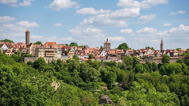 Charmante Reichsstadt: Rothenburg ob der Tauber gilt als typisch fränkisches Städtchen. Charmante Reichsstadt: Rothenburg ob der Tauber gilt als typisch fränkisches Städtchen.