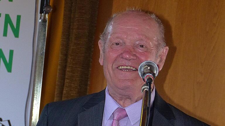 Paul Kolb: der Vorsitzende des Schweinfurter Sängerkreises, trat nach 37-jähriger Amtszeit nicht mehr bei den Neuwahlen an. Paul Kolb: der Vorsitzende des Schweinfurter Sängerkreises, trat nach 37-jähriger Amtszeit nicht mehr bei den Neuwahlen an.