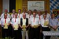Langjährige Mitglieder der Sängerrunde Mönchstockheim wurden bei der Feier des Jubiläums ausgezeichnet. Im Blickpunkt des Abends standen: Peter Schanz (hinten von links), Hermann Helbig, Jürgen Makowski, Günther Horn, Anton Konrad, Günter Barth, Günter Gessner und Nikolaus Düring sowie Walter Hettrich (vorne von links), Bernhard Graber, Kurt Lehmann, Chorleiter Lorenz Makowski, Winfried Ort und Bürgermeister Jürgen Franz Schwab.