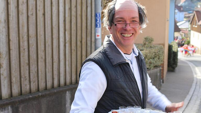 Günther Scheurich – weil der „Rhönhof“ noch weiter macht. - Günther Scheurich – weil der „Rhönhof“ noch weiter macht. Günther Scheurich – weil der „Rhönhof“ noch weiter macht. - Günther Scheurich – weil der „Rhönhof“ noch weiter macht.