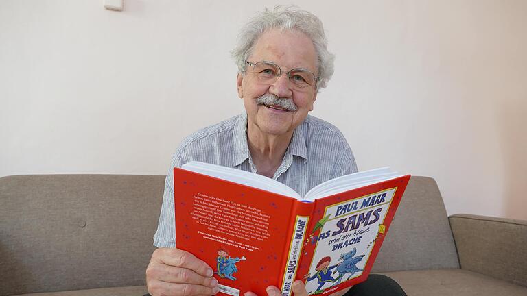 Kinderbuchautor Paul Maar liest aus seinem neuen Buch 'Das Sams und der blaue Drache'. Kinderbuchautor Paul Maar liest aus seinem neuen Buch 'Das Sams und der blaue Drache'.