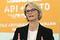 'Ich bin da nicht so pessimistisch': Bundesbildungsministerin Anja Karliczek - hier bei ihrem Besuch der Fahrzeugakademie in Schweinfurt - glaubt nicht an eine benachteiligte Corona-Generation unter Auszubildenden.