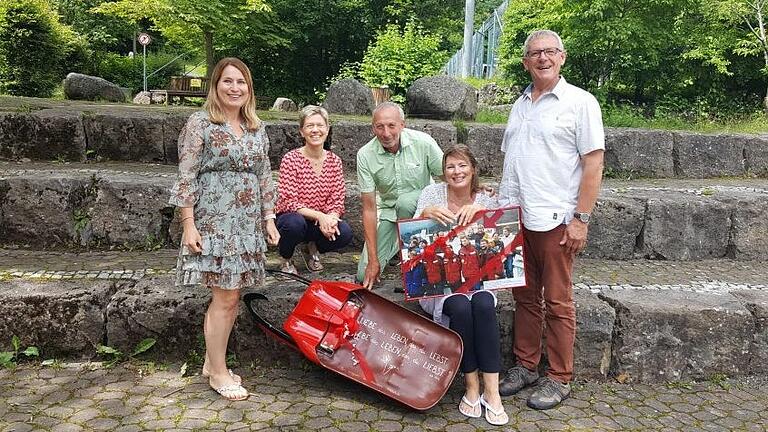 Verabschiedung an der Kreuzbergschule Bischofsheim: Rektorin Stefanie Mott (von links) und Konrektorin Claudia Zimmermann verabschiedeten Heinz Ihls, Jutta Feuerstein, Albrecht Finger.