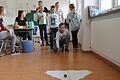 Spielerisch zeigten die Gymnasiasten den Grundschülerinen das lateinische Zahlensystem.