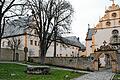Abschied im Jubiläumsjahr       -  (plo)   Die Franziskaner verlassen Dettelbach: 400 Jahre lang waren die Franziskaner hier beheimatet. Wegen Nachwuchsmangels und Überalterung wird das Kloster zum Monatsende geschlossen. Bischof Friedhelm Hofmann verabschiedet die Brüder mit einem Festgottesdienst an diesem Sonntag, 22. Januar, um 15.30 Uhr in der Wallfahrtskirche Maria im Sand, die der Orden &ndash; ebenso wie die Stadtpfarrei &ndash; betreut hat. Bereits um 11 Uhr gibt die Stadt Dettelbach im Historischen Rathaus einen Empfang für die Franziskaner.