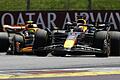 Max Verstappen       -  Der Niederländer Max Verstappen (r) behauptet sich gegen den Briten Lando Norris (l).