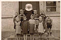 Jahrgang 1946 Burkardroth - Das Foto stammt aus dem Privatarchiv von Wolfgang Mahlmeister und zeigt die Burkardrother Schüler des schwachen Nachkriegsjahrgangs 1946 mit ihrer Lehrerin. Repro:Kupka-Hahn       -  Jahrgang 1946 Burkardroth - Das Foto stammt aus dem Privatarchiv von Wolfgang Mahlmeister und zeigt die Burkardrother Schüler des schwachen Nachkriegsjahrgangs 1946 mit ihrer Lehrerin. Repro:Kupka-Hahn