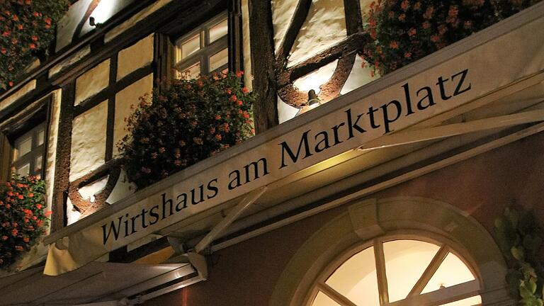 Das Wirtshaus am Volkacher Marktplatz wird zum 1. April ein Bistro/Hotel. Das Wirtshaus am Volkacher Marktplatz wird zum 1. April ein Bistro/Hotel.