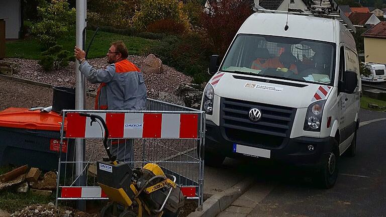 Energiesparende Lampen sollen in Zukunft auch in Abersfeld leuchten. Die Großgemeinde Schonungen rüstet Stück für Stück (im Bild Marktsteinach) auf die neue Technik um. Energiesparende Lampen sollen in Zukunft auch in Abersfeld leuchten. Die Großgemeinde Schonungen rüstet Stück für Stück (im Bild Marktsteinach) auf die neue Technik um.