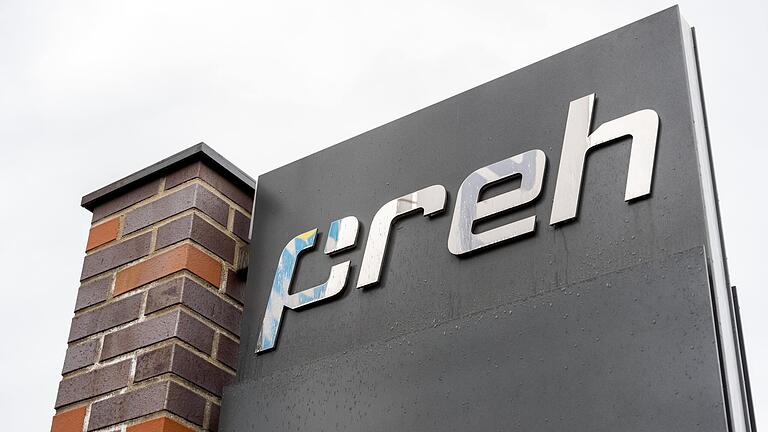 Die Preh-Geschäftsführung stellt sich neu auf. Jochen Ehrenberg verlässt nach über 25 Jahren das Unternehmen mit sofortiger Wirkung. Für ihn kommt Marcus Kneifel als neuer technischer Vorstand. Die Preh-Geschäftsführung stellt sich neu auf. Jochen Ehrenberg verlässt nach über 25 Jahren das Unternehmen mit sofortiger Wirkung. Für ihn kommt Marcus Kneifel als neuer technischer Vorstand.