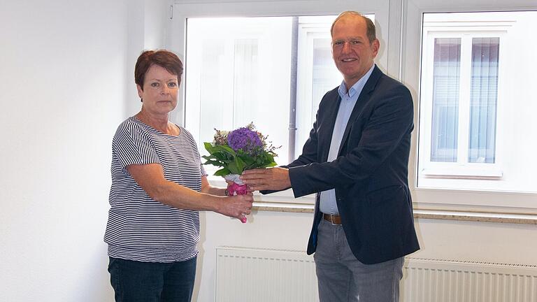 Gabriele Frings feiert 40-jähriges Dienstjubiläum. Gabriele Frings feiert 40-jähriges Dienstjubiläum.