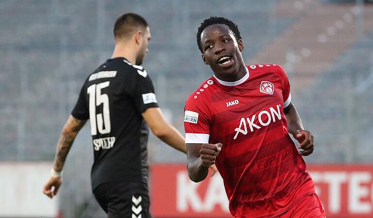 Benjika Caciel hat bislang in Slowenien längst nicht so viel Grund zu jubeln wie im Kickers-Dress. Benjika Caciel hat bislang in Slowenien längst nicht so viel Grund zu jubeln wie im Kickers-Dress.