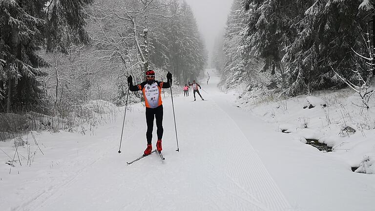 Start in die Wintersport-Saison: Im Roten Moor (Lkr. Rhön-Grabfeld) sind die Loipen gespurt. Etliche Langläufer zog es bereits in die Rhön. Start in die Wintersport-Saison: Im Roten Moor (Lkr. Rhön-Grabfeld) sind die Loipen gespurt. Etliche Langläufer zog es bereits in die Rhön.