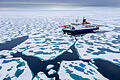 223086133.jpg       -  Der Nordpol verschiebt sich - auch durch die Grundwasserentnahme. Das Bild zeigt das deutsche Forschungsschiff 'Polarstern', das sich in der Arktis dem Nordpol nähert.